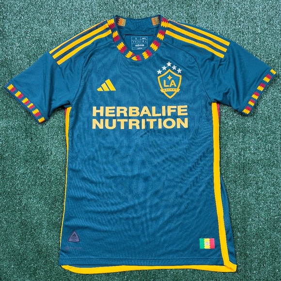 LA Galaxy Men's Jersey Size S Green Soccer Jersey Futbol Sports Performance - Picture 1 of 13